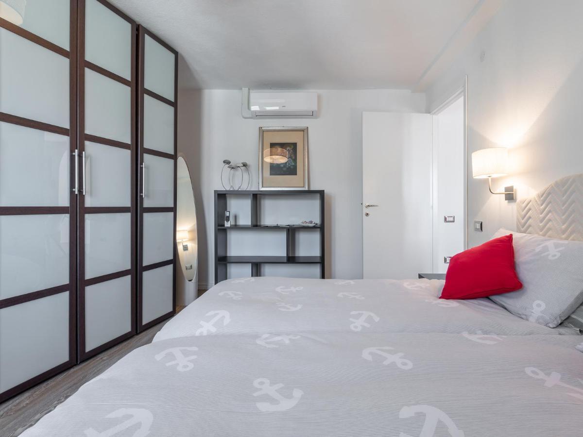 Casa Alla Marina Del Porto Di Cagliari Apartment Luaran gambar