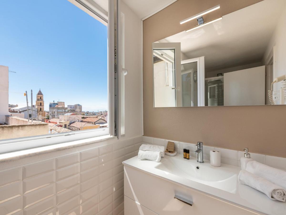 Casa Alla Marina Del Porto Di Cagliari Apartment Luaran gambar