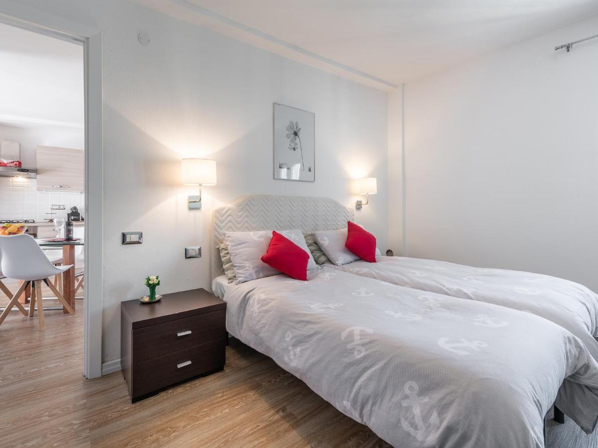 Casa Alla Marina Del Porto Di Cagliari Apartment Luaran gambar