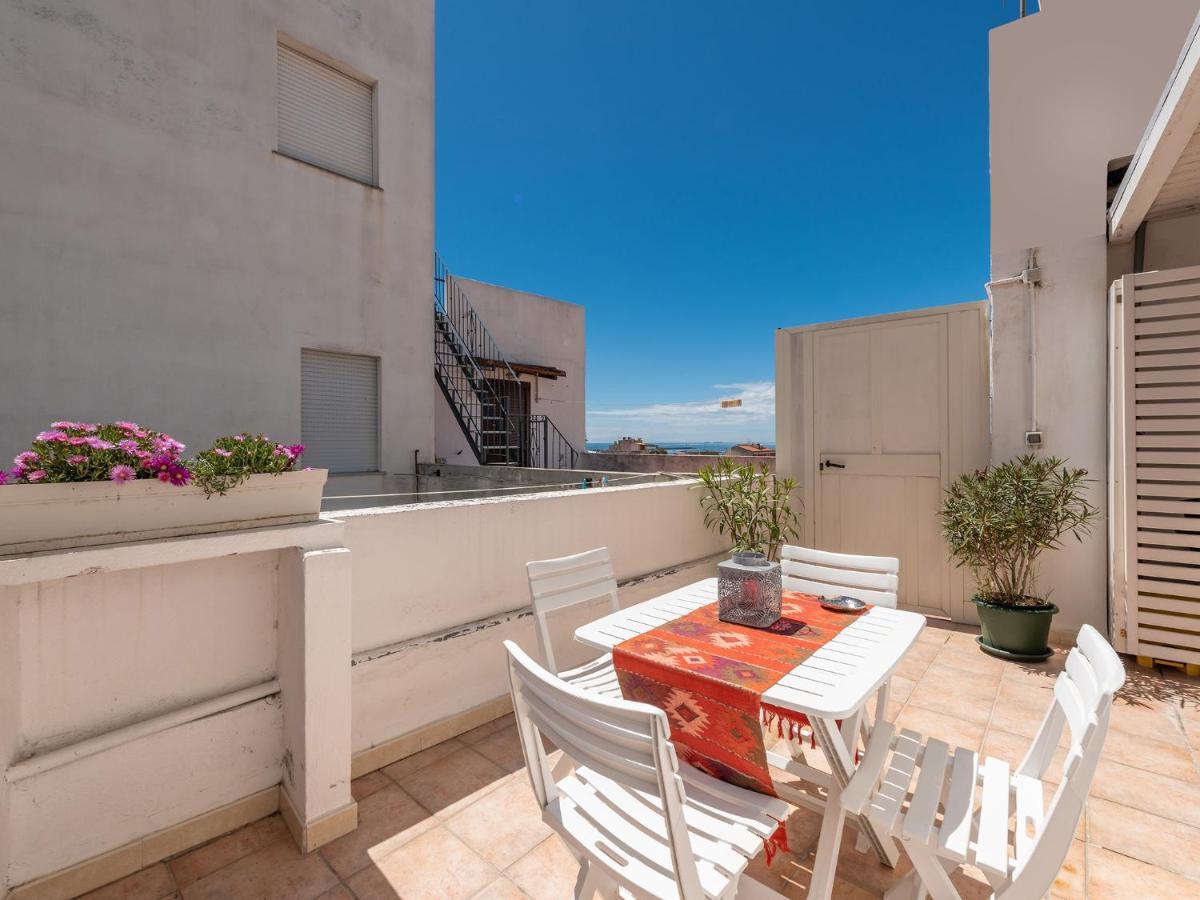Casa Alla Marina Del Porto Di Cagliari Apartment Luaran gambar